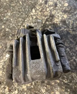 Volkswagen Cross Polo Front brake caliper