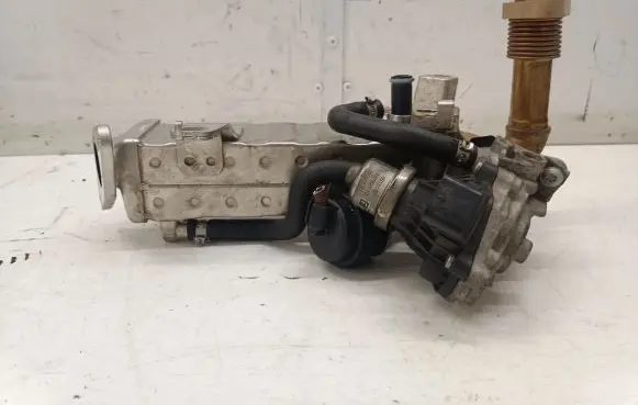 BMW 2 F46 EGR valve cooler 8513132 9885616
