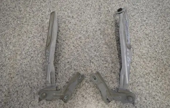 Nissan Micra Engine mounting bracket