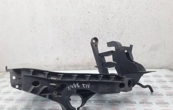 Audi A4 S4 B8 8K Headlight/headlamp mounting bracket 8K0805608R