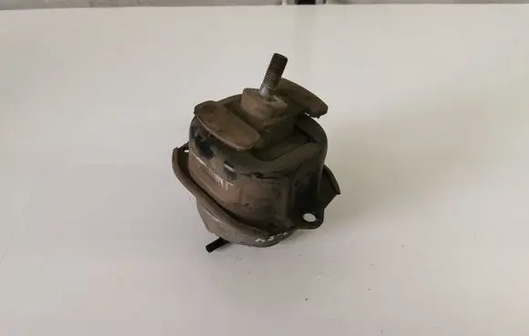 Engine mount bracket
