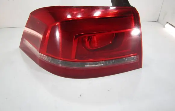 Volkswagen PASSAT B7 Rear/tail lights 3AE945095F 90004873