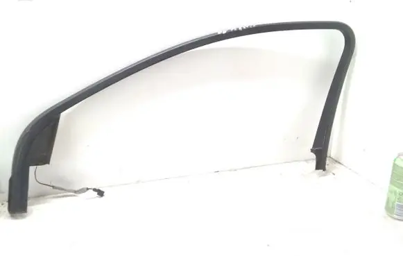 Front door glass trim molding