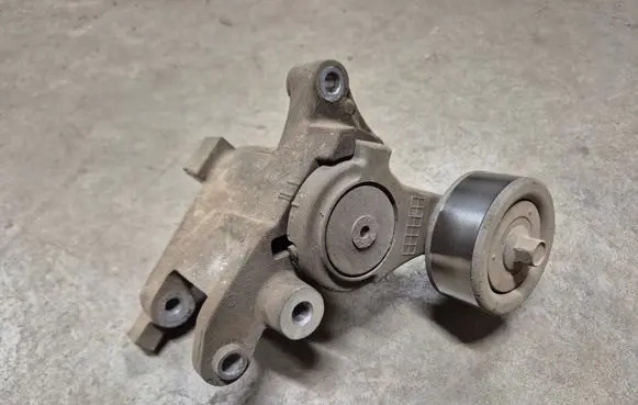 Toyota Hilux (AN10, AN20, AN30) Alternator belt tensioner 