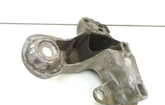Engine mounting bracket