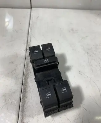 Volkswagen Golf V Electric window control switch 1K4959857