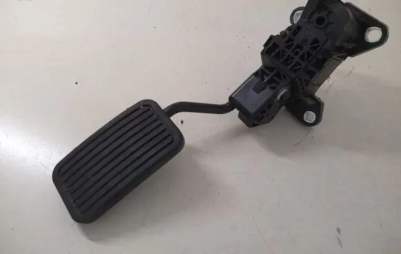 Honda CR-V Accelerator throttle pedal 2700000390