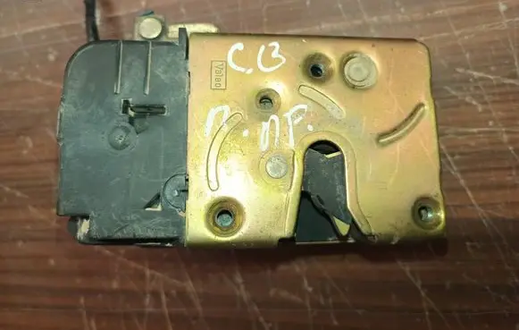 Peugeot Partner Front door lock 