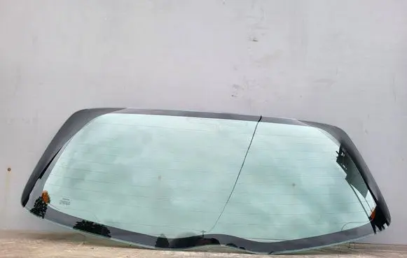 Toyota Yaris Rear windscreen/windshield window 681050D050