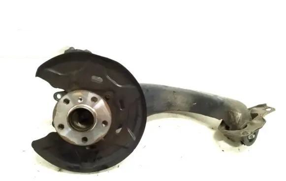 Rear wheel hub
