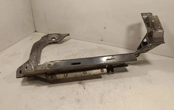 Jaguar XE Headlight/headlamp mounting bracket 5000843