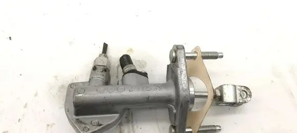 Clutch slave cylinder