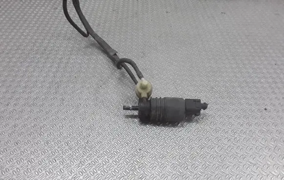 Volkswagen Caddy Windscreen/windshield washer pump