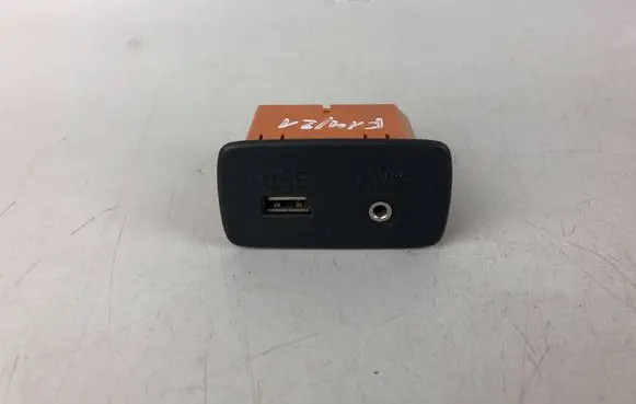 Subaru Forester SJ USB socket connector 86257AL010
