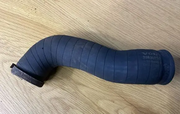 Volvo XC70 Intercooler hose/pipe 30636856