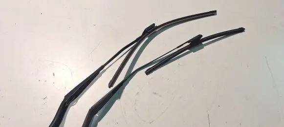 Volvo V60 Front wiper blade arm