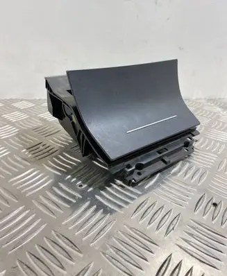 Skoda Octavia Mk2 (1Z) Car ashtray 1Z1863077A 1Z1857962B