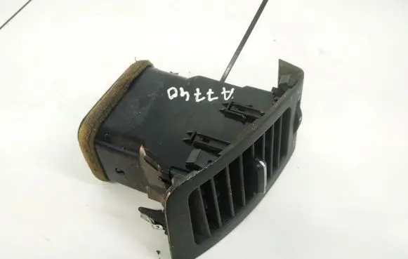 Toyota Corolla Verso E121 Dash center air vent grill 1833G
