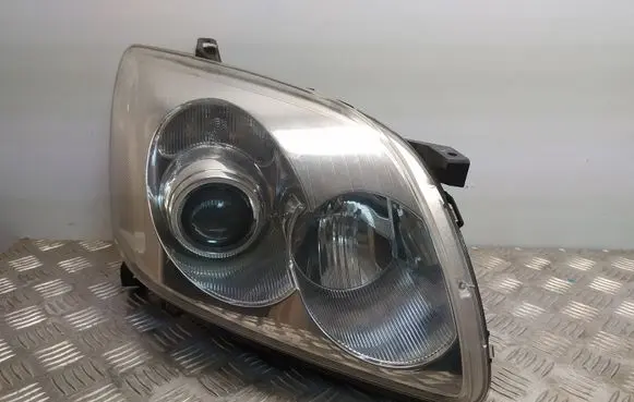 Toyota Avensis T250 Headlight/headlamp