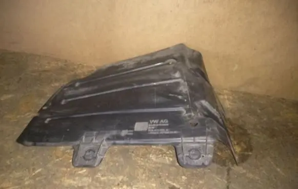 Volkswagen Golf VII Front bumper skid plate/under tray 5G9825205