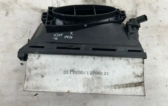Mercedes-Benz E C207 W207 Air filter box A0061539728