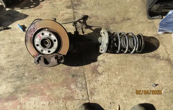Peugeot 2008 I Front wheel hub spindle knuckle