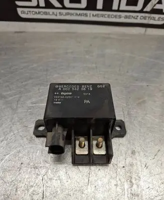Mercedes-Benz E W211 Charging relay A0025423819 V23132A2001X14