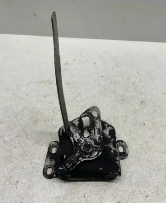 Engine bonnet/hood lock/catch