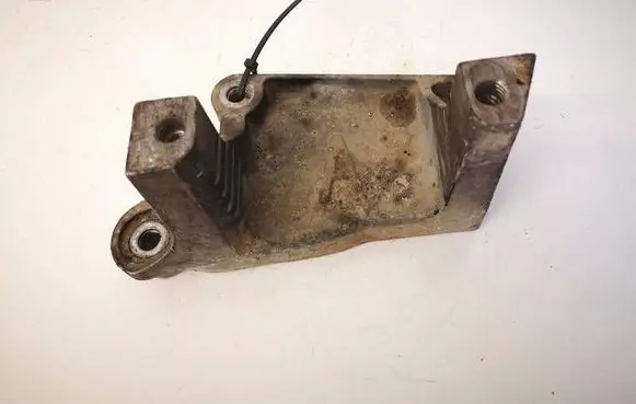 Peugeot 407 Engine mounting bracket 326B97K