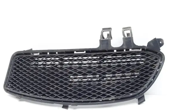 Mercedes-Benz A W176 Front bumper lower grill A1768851622
