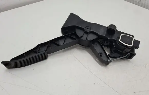 Mercedes-Benz A W169 Accelerator throttle pedal 91736020 A1693000104