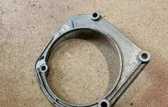Porsche Cayenne (9Y0 9Y3) Engine mounting bracket 9A237523602