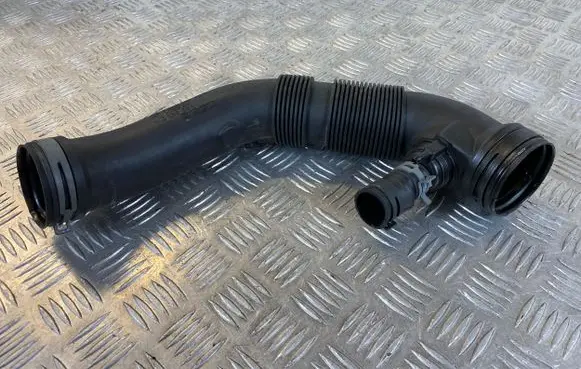 Skoda Octavia Mk2 (1Z) Air intake hose/pipe 1K0129684