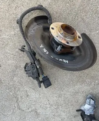 Opel Mokka B Rear wheel hub 9828723880
