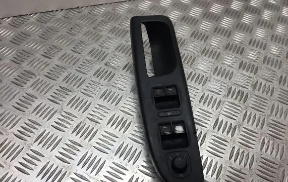 Volkswagen PASSAT B6 Electric window control switch 3C1867171