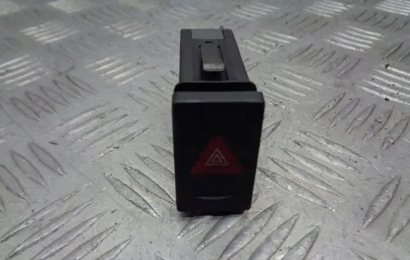Volkswagen PASSAT B5.5 Hazard light switch