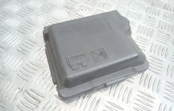 Citroen C4 Cactus Fuse box cover 9671924480
