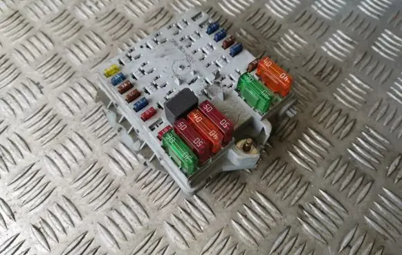 Alfa Romeo 147 Fuse module 46558759