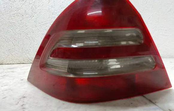 Mercedes-Benz C W203 Rear/tail lights ULO3311