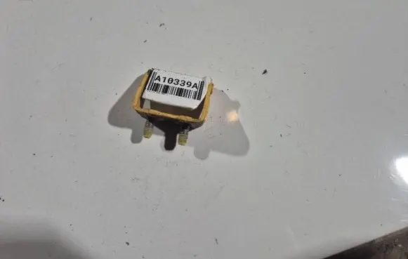 Chevrolet Aveo Rear door lower hinge