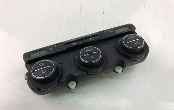 Volkswagen PASSAT B6 Climate control unit 74677531