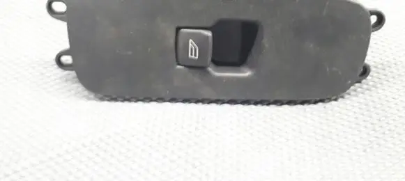 Volvo S40, V40 Quarter vent window switch 30658448