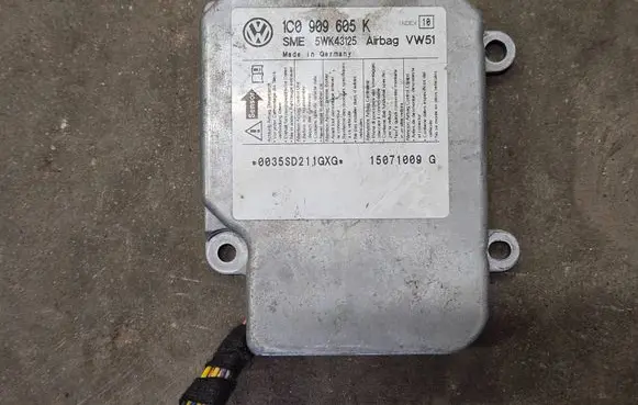 Skoda Fabia Mk2 (5J) Airbag control unit/module 1C0909605K 15071009G 5WK43125