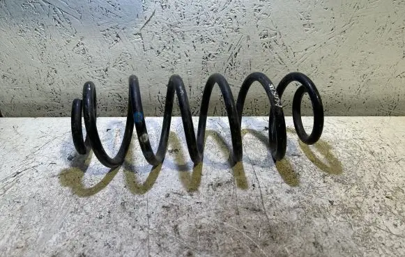 Toyota Auris 150 Rear coil spring