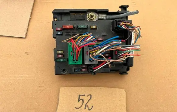 Peugeot 307 Fuse module 9650663880 30690878