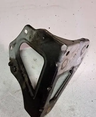 Audi A6 S6 C6 4F Fender mounting bracket 4F0821136A