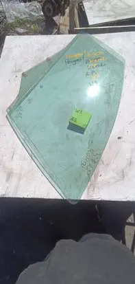 Peugeot 307 Front door window glass four-door 43434343