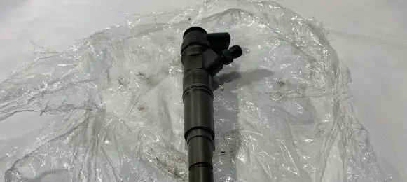 BMW 5 E60 E61 Fuel injector 445110216