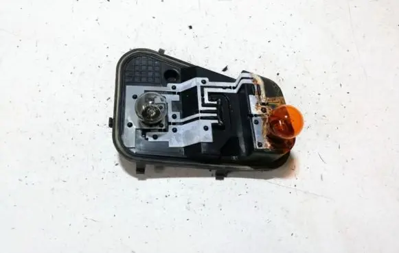 Volkswagen Touareg I Tail light bulb cover holder 7l6945257
