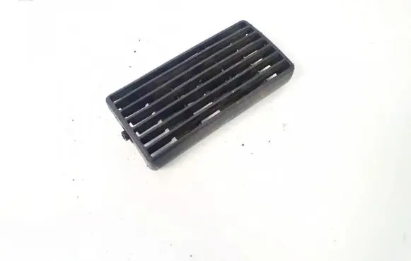 Volkswagen Golf IV Dash center air vent grill